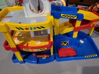 🏗️ Vintage 1999 Redbox 3-Level Parking Garage Playset – WORKING Elevator, Ramps & Gates