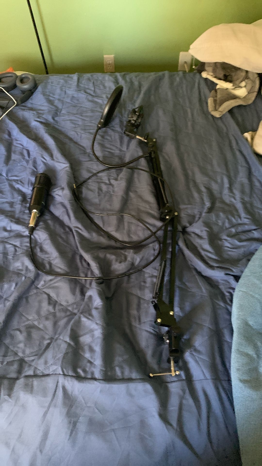 Bm 800 Mic Stand And Wires A