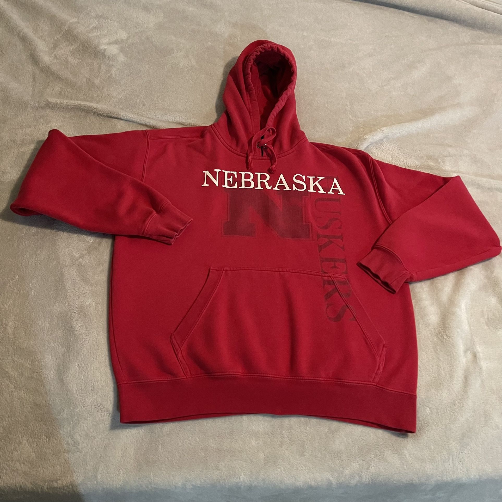 Nebraska Cornhuskers Hoodie Adult Medium Red Sweatshirt Sweater Pullover NCAA