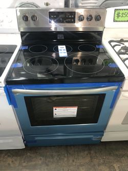 New scratch and dent FRIGIDAIRE electric stove