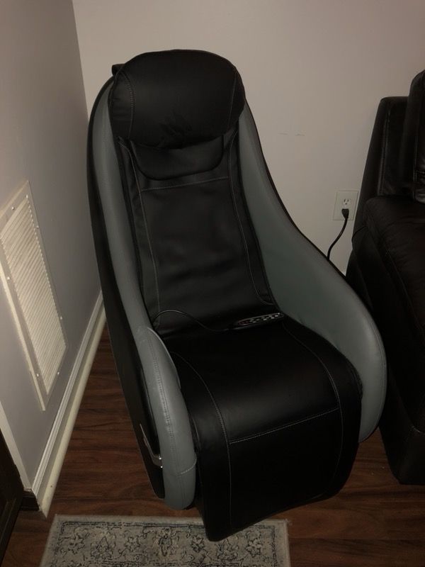 Brookstone Massage Chair Rock and Recline for Sale in Wolcott CT