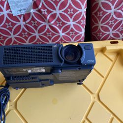 View Sonic PJ750 Lcd Projector