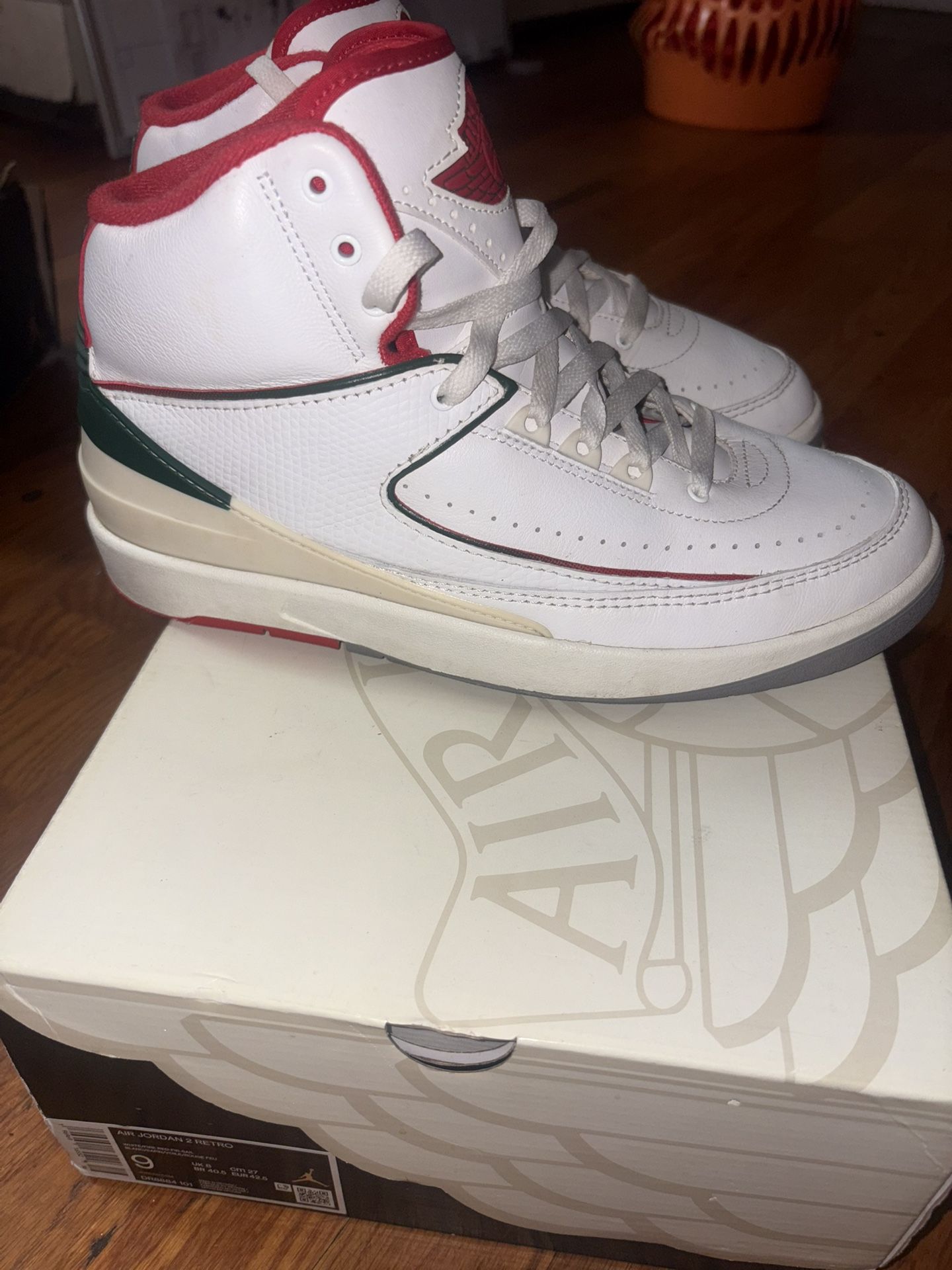 Air Jordan Retro 2