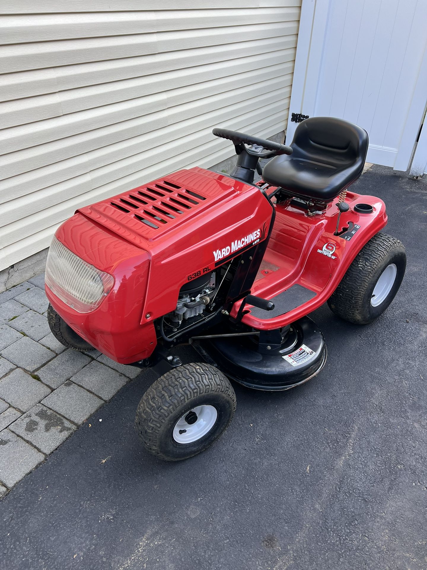 Yard Machines 38” Lawn tractor