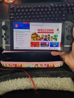 Nintendo Switch OLED, Works excellent, uses type C charger ( Not included) and I'm including the case $250 NOT NEGOTIABLE  fort  lauderdale