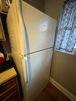 White whirlpool top freezer refrigerator