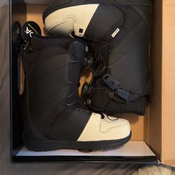 Snowboard Boots 9 1/2 NEW