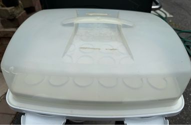 Wilton cake/cupcake carrier