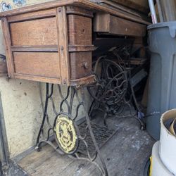 1920s Singer Sewing Machine 