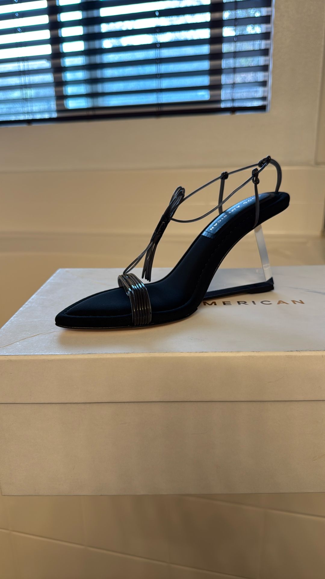 NEW-NEVER WORN!! Good American Heels