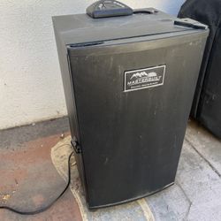 Masterbuilt Electric Smoker
