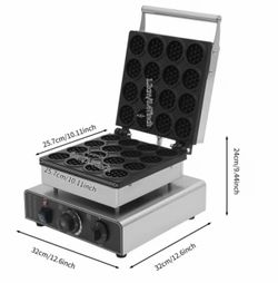 Waffle maker and serving plates