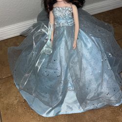 Muñeca  Para Quinceañera Con Mis 15 Años Grabados En Su Vestido 