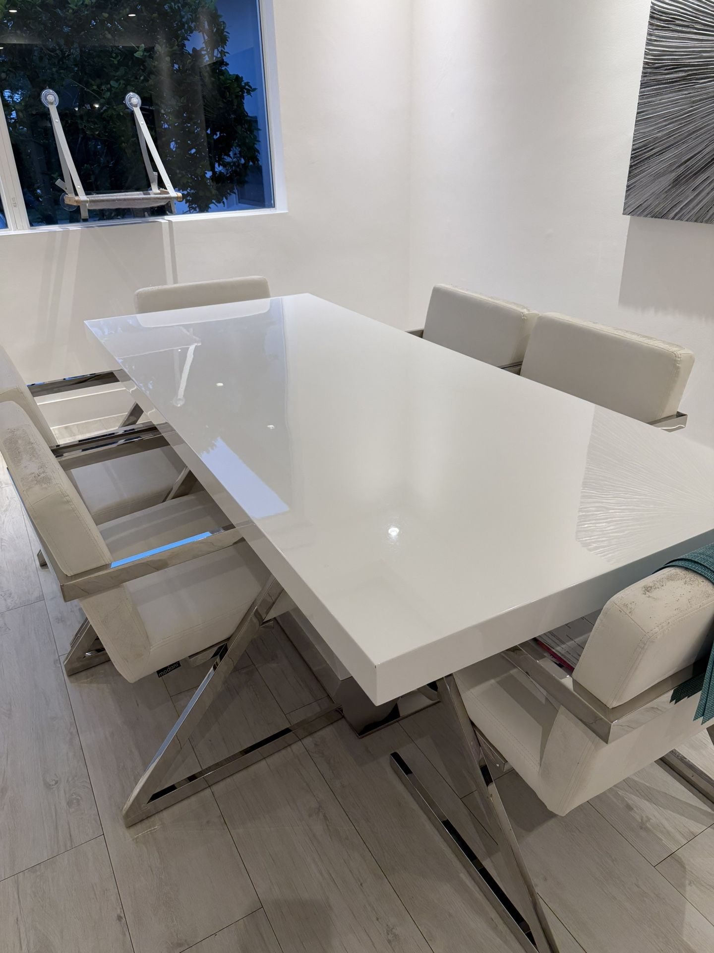Modani Dining Table With Chairs