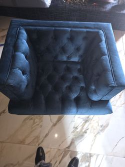 Enjoy the modern living style of microfiber chair with crystal acrylic legs 