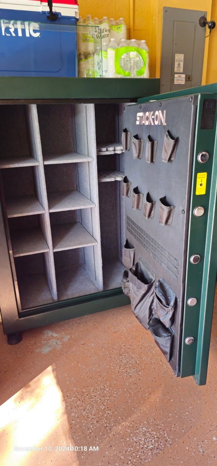 For Sale ~ Stack-On Elite 51-69 Gun Safe / Security Safe with Combination Lock