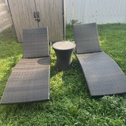 2 Lounge Chairs And  A Side Table Cooler