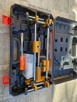 Keyhole slotting machine