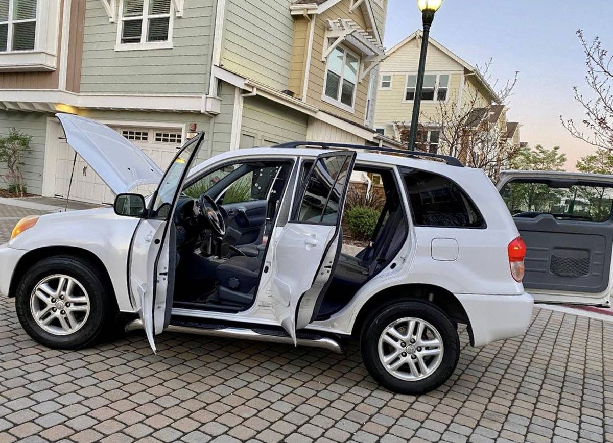 Great Shape. 2002 Toyota RAV4 AWDWheels