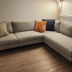 2-Piece Gray Sectional Sofa – (Excellent Condition)