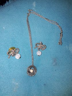 Avon Pearl Necklace and Bows