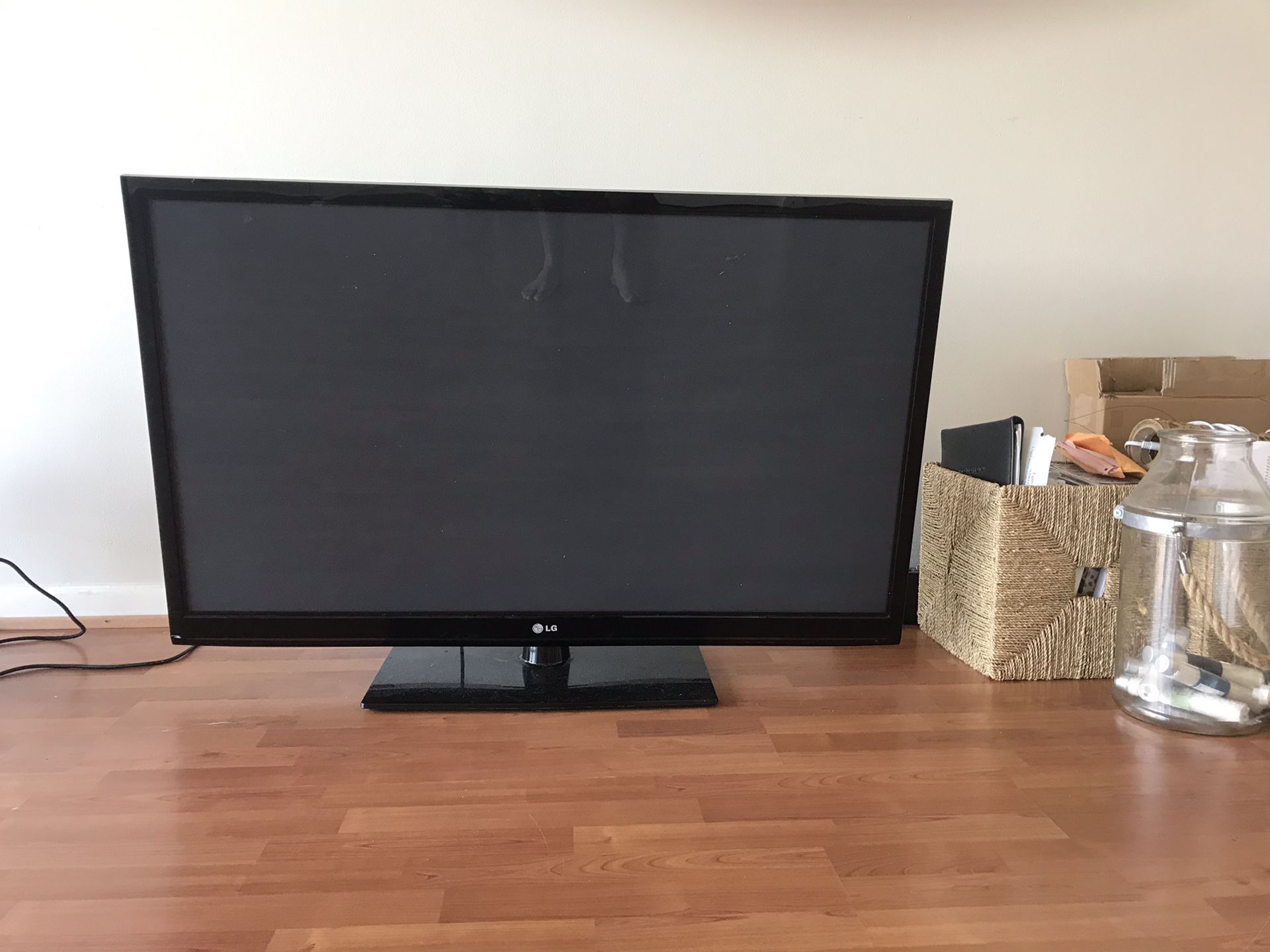 46 inch LG TV