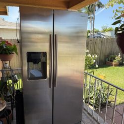 Samsung Stainless Steel Side By Side Refrigerator. Water/Ice Dispenser