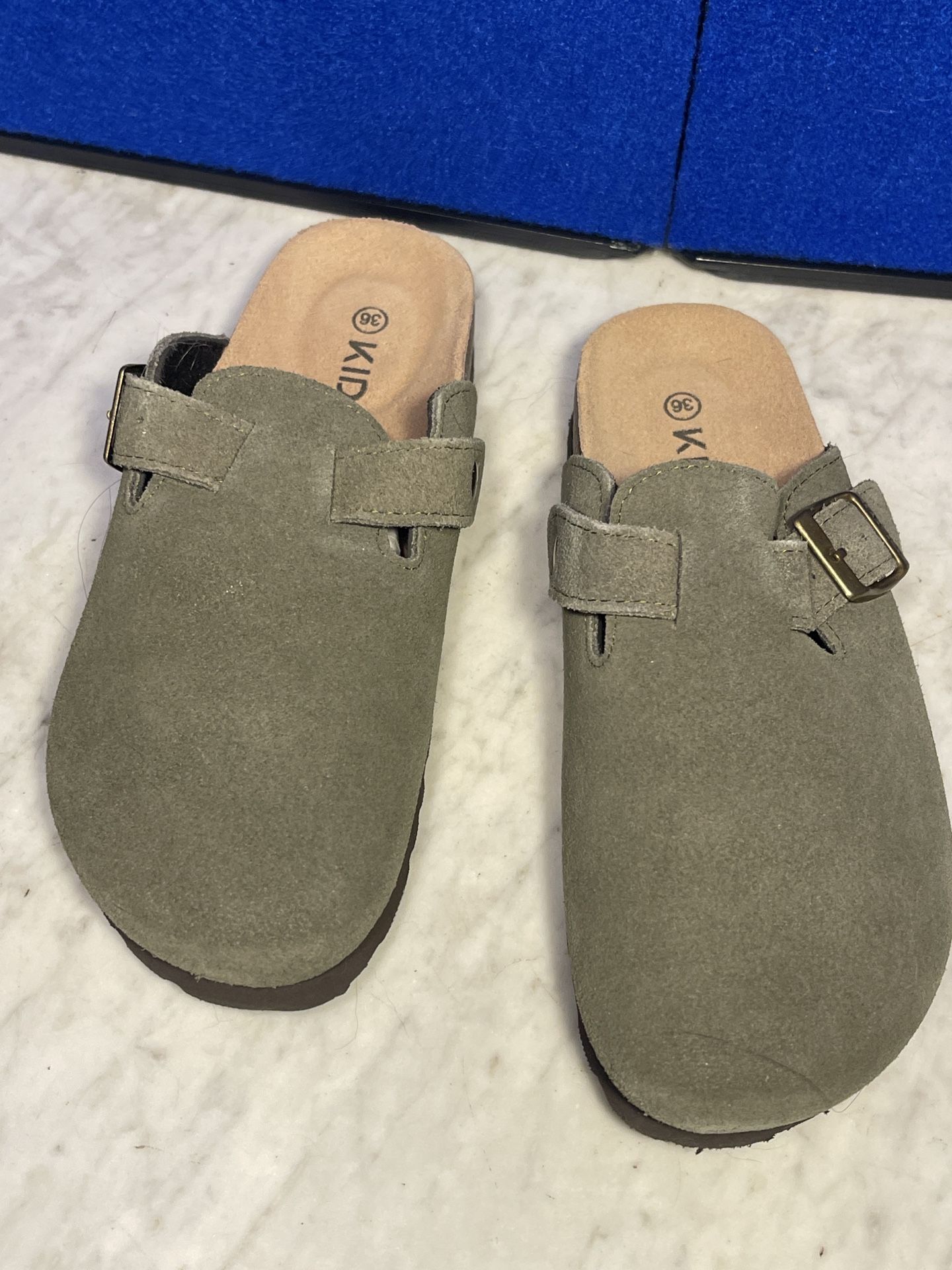 NEW! Never Worn! Ladies Kidmi Leather Clogs Army green Size 36