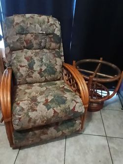 Very Comfortable La Z Boy Rocking Recliner with Matching Table