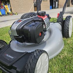 MURRAY GAS LANW MOWER LIKE NEW no Bag