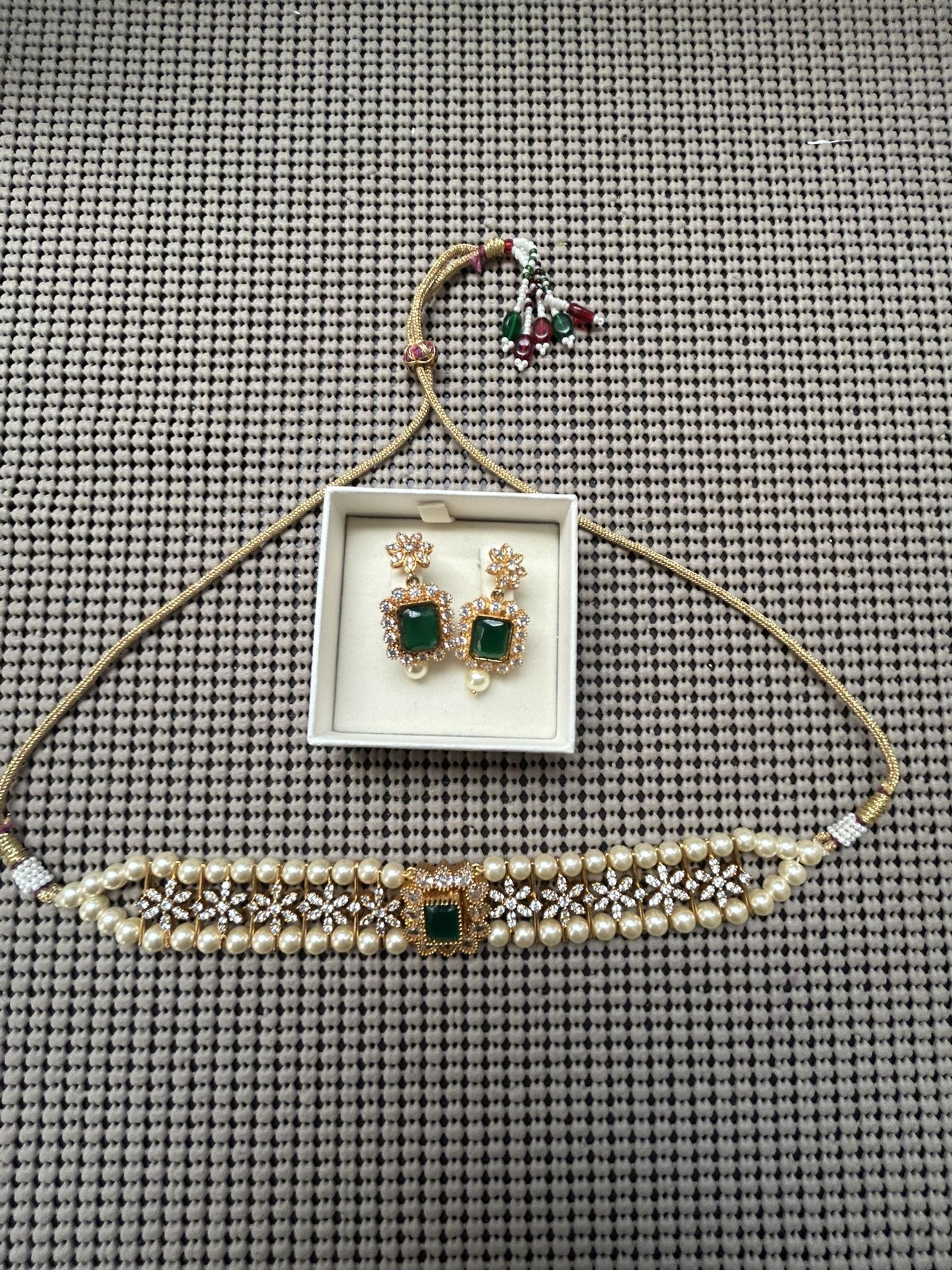 Beautiful Jewellery Set For Sale
