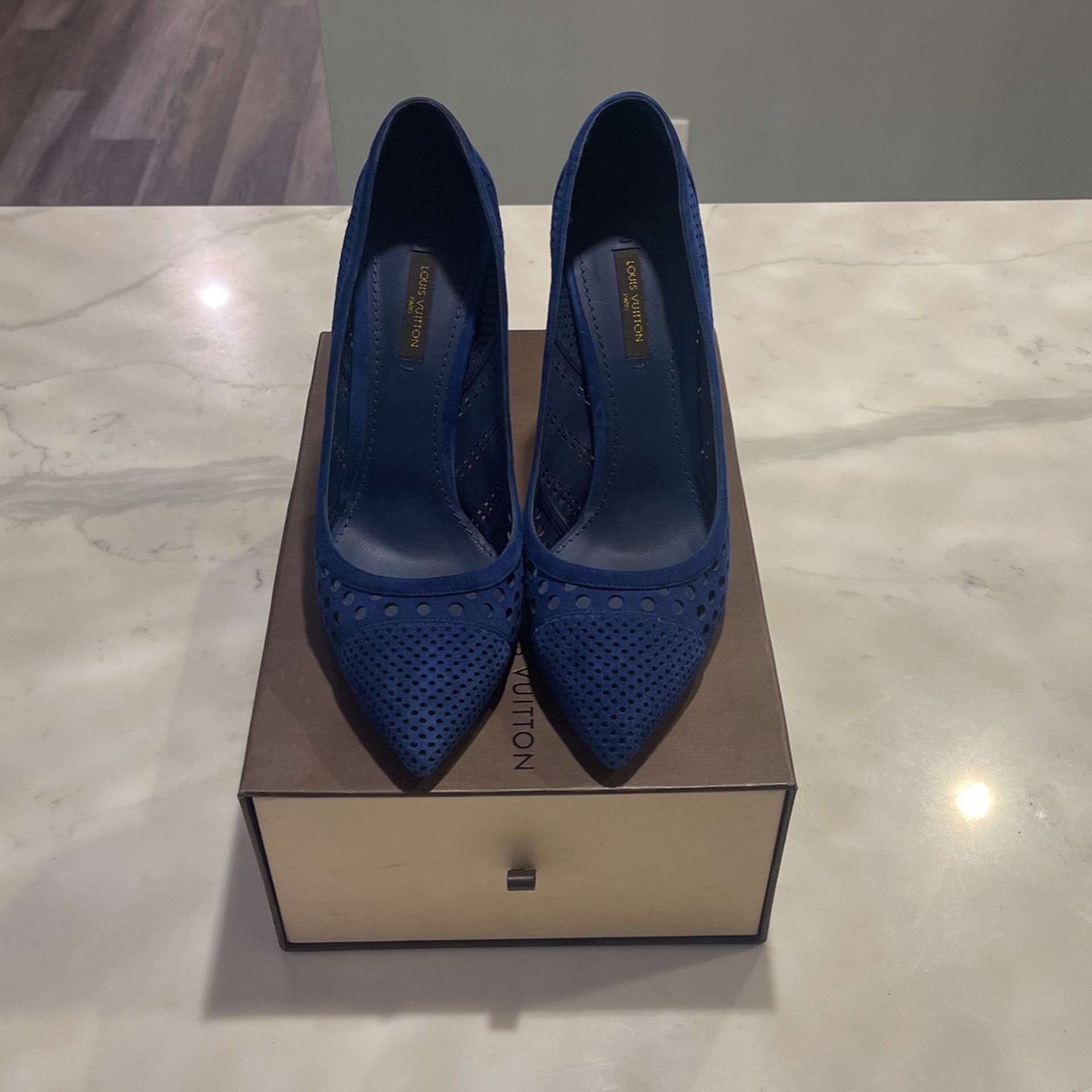 LV-Louis Vuitton Heels Size 8- 9\10 condition 100$ Or best Offer for Sale  in Puyallup, WA - OfferUp