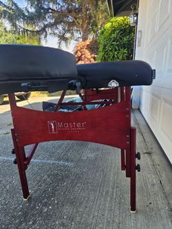 Master Massage Professional Portable Massage Table + Carrying Case