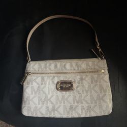 Micheal Kors Small Purse Used Twice 