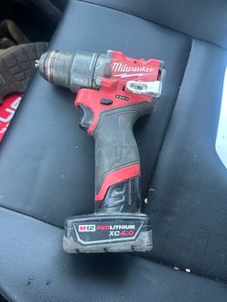 Milwaukee M12 Cordless Drill with Battery