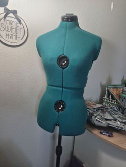 Adjustable Dress Form