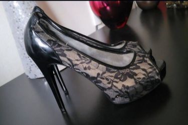 Guess Shoes Size 6