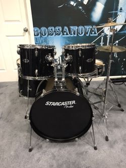 Fender starcaster store drum set