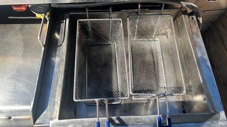 Plancha con freidora. Tacos pupusas etc