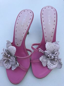 Women’s BCBG beautiful heals size 5 in like new condition!