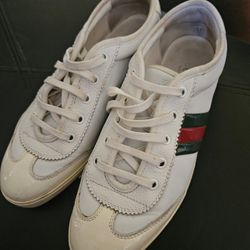Woman Gucci vintage sneaker