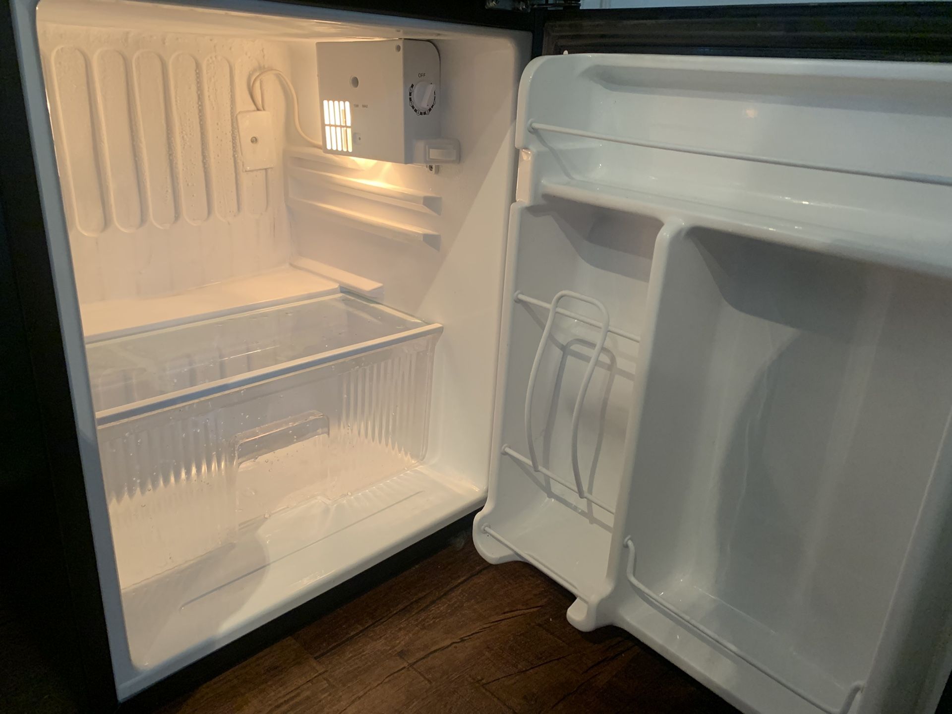 Emerson Mini Fridge & Freezer for Sale in San Antonio, TX OfferUp