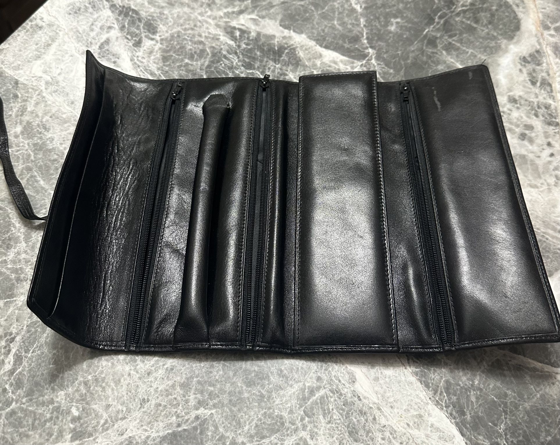 SOLD‼️ Authentic Elysee wallet clutch