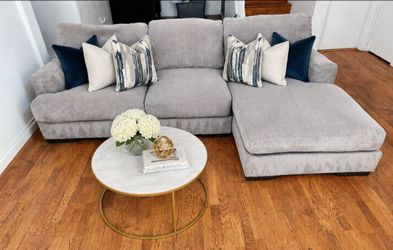 Super Plush Ashley Furniture Large Sectional in Excellent Condition!