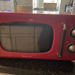 Magic Chef Retro Microwave