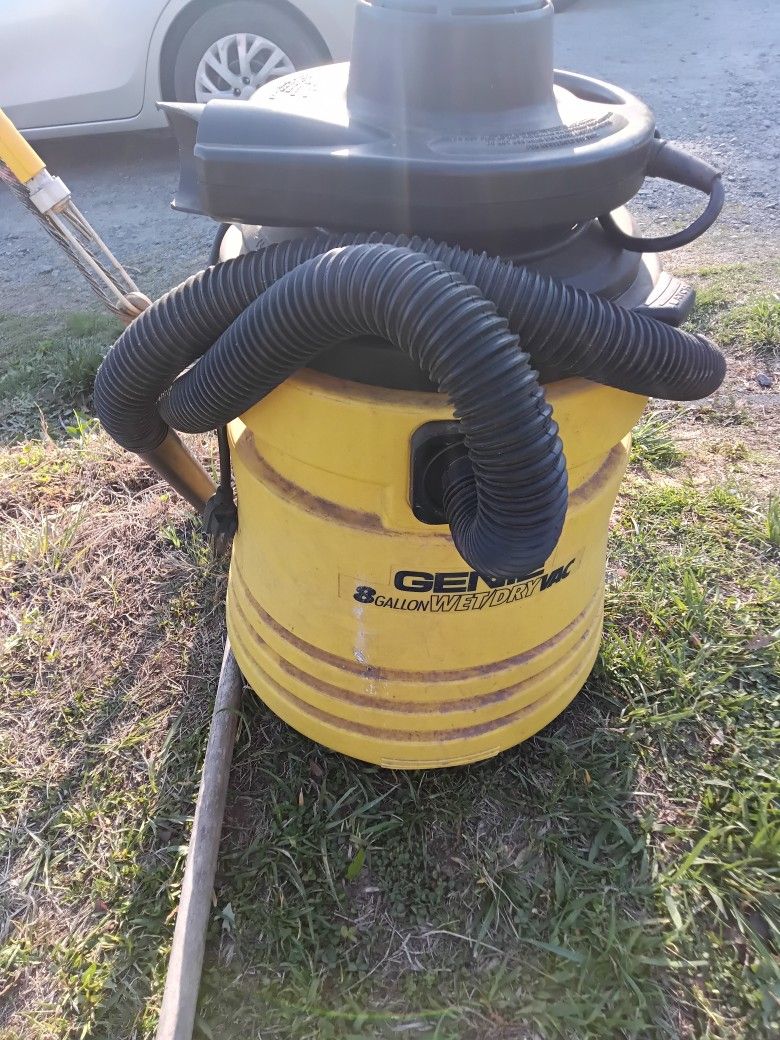 Genie Wet/Dry Vac
