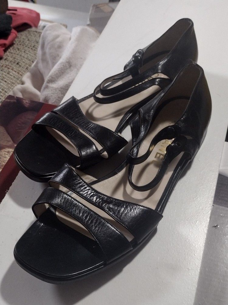 CHANEL Size 40½