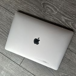 13-inch, 2017, Two Thunderbolt 3 ports