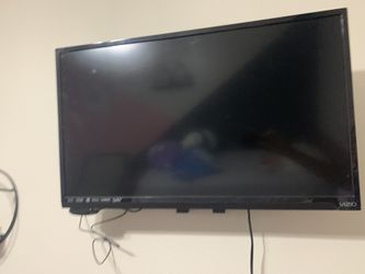 33 Inch Vizio TV With Roku And Wall Mount Support Included. Great Condition. Pick Up Only. Craig And Decatur. $90 Obo