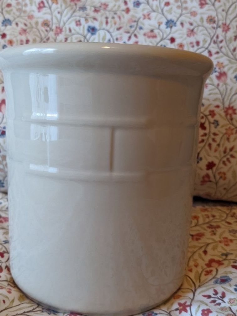 Longaberger Woven Traditions 2 Qt. Ivory Crock